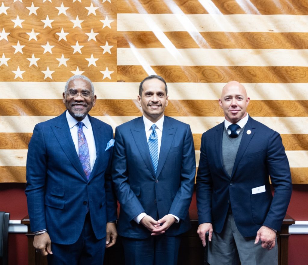  رئيس مجلس الوزراء وزير الخارجية يجتمع مع رئيس لجنة الشؤون الخارجية بمجلس النواب الأمريكي وعضو باللجنة