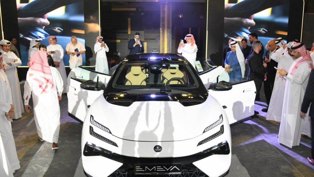  لوتس تفتتح صالة عرضها الجديدة في لوسيل وتُدشن Emeya Hyper-GT في فندق ويستن