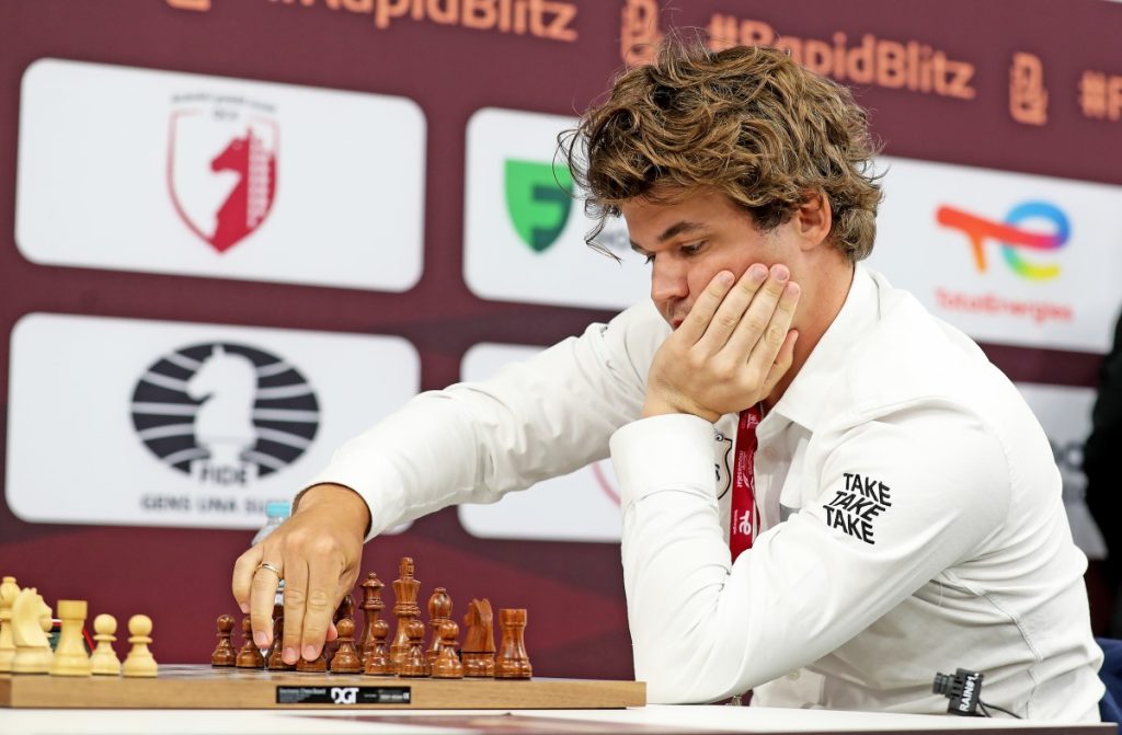  النرويجي كارلسن يتوج بكأس العالم للشطرنج السريع قطر 2025 والروسية غورياتشكينا تحسم لقب السيدات