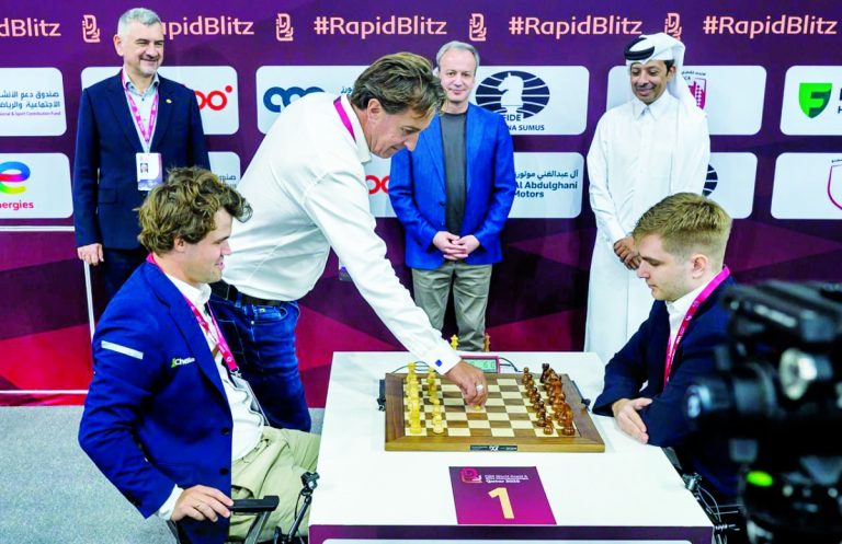  النرويجي كارلسن يتوج بكأس العالم للشطرنج السريع