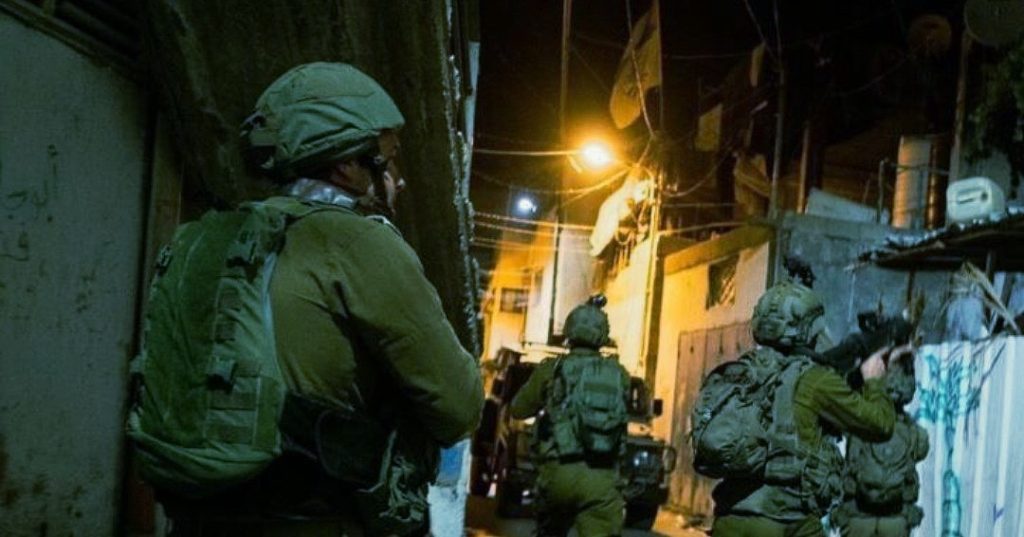  الاحتلال يواصل اقتحامه للبلدات في الضفة الغربية ويعتقل 4 فلسطينيين