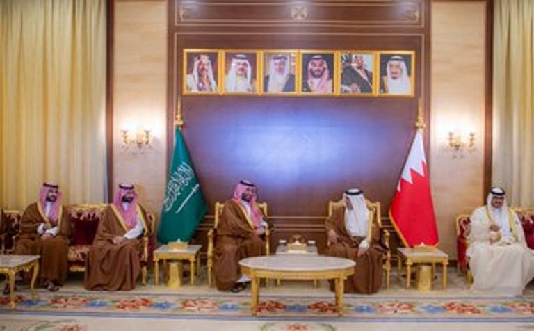 وصول ولي العهد إلى البحرين لحضور القمة الخليجية