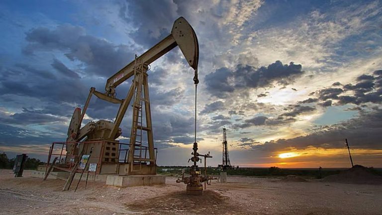 ارتفاع أسعار النفط.. وخام برنت يسجل 61.37 دولارًا للبرميل