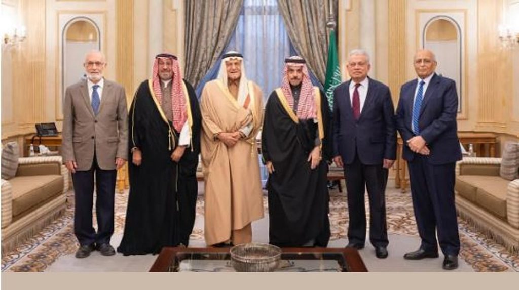 وزير الخارجية يستعرض أوجه التعاون مع رئيس مجلس أمناء وأعضاء مركز أكسفورد للدراسات الإسلامية