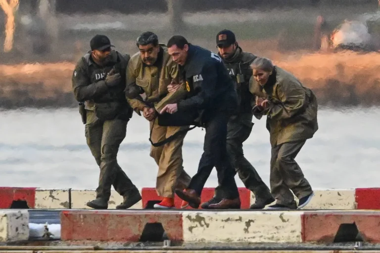 مادورو يدفع ببراءته… ويعد نفسه «أسير حرب»