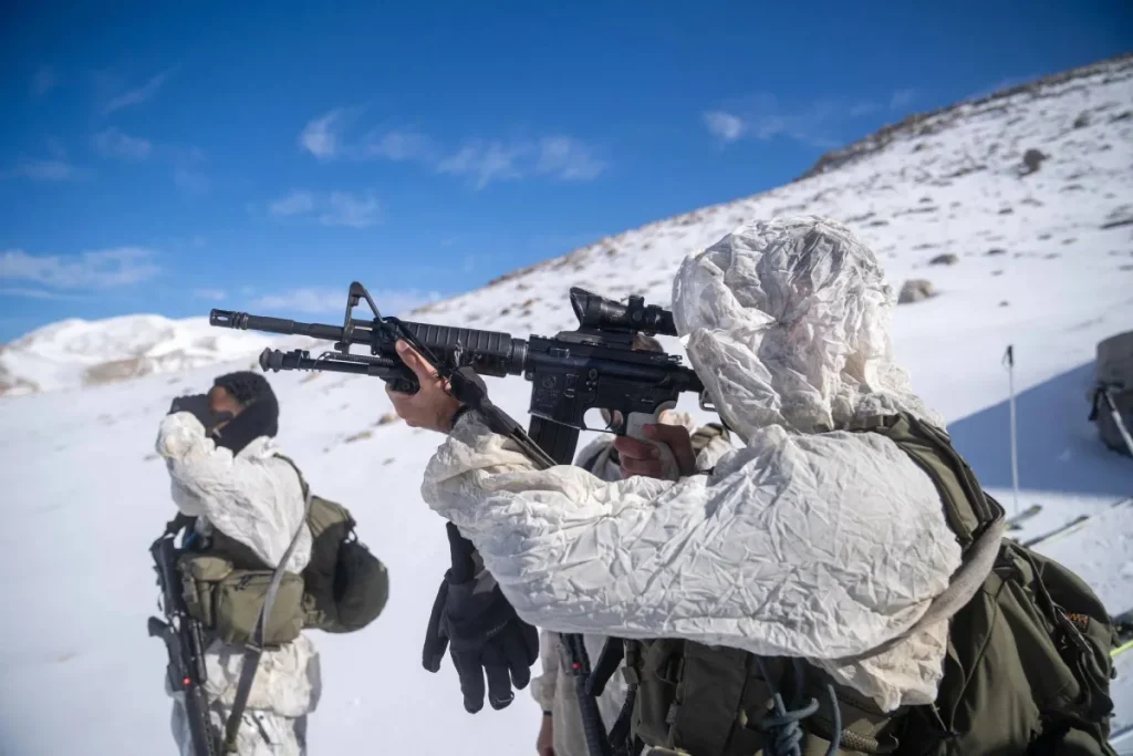 الجيش الإسرائيلي يختتم تدريبات على قمة جبل الشيخ السورية