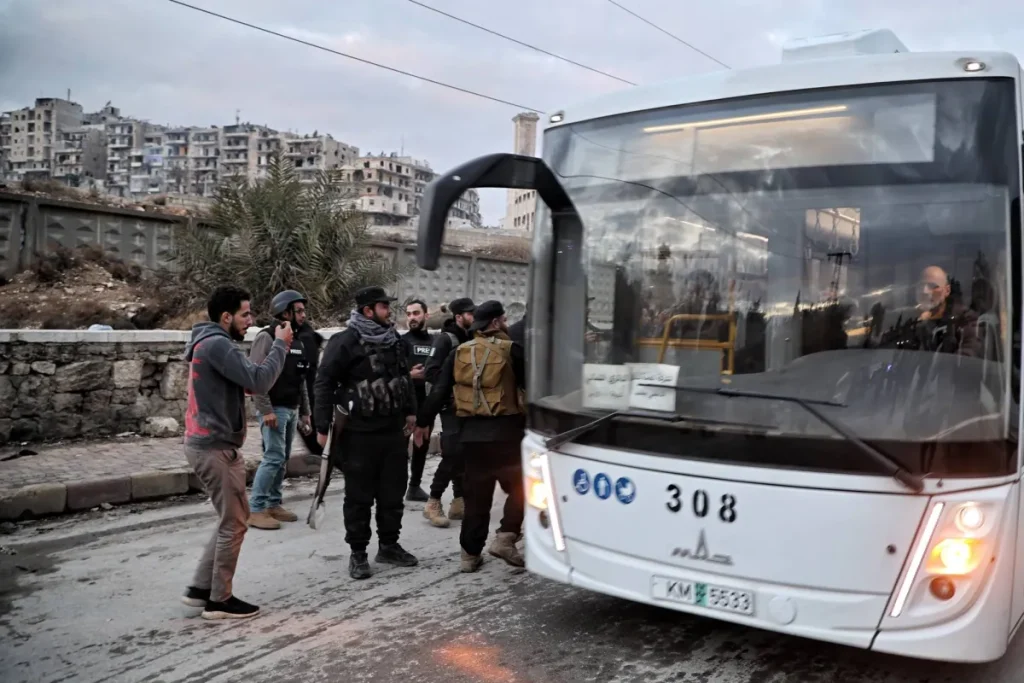 «إعلام سوري»: آخر مقاتلي «قسد» يغادرون حلب