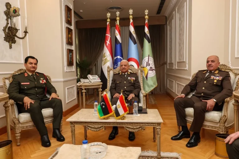 تنسيق عسكري مصري – ليبي لمواجهة «التهديدات والتحديات» الإقليمية