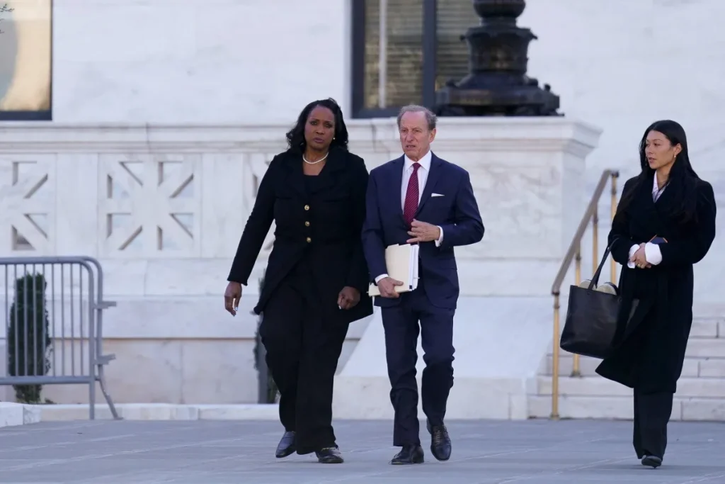 رغم مساعي ترمب… المحكمة العليا تميل للإبقاء على كوك في «الفيدرالي»