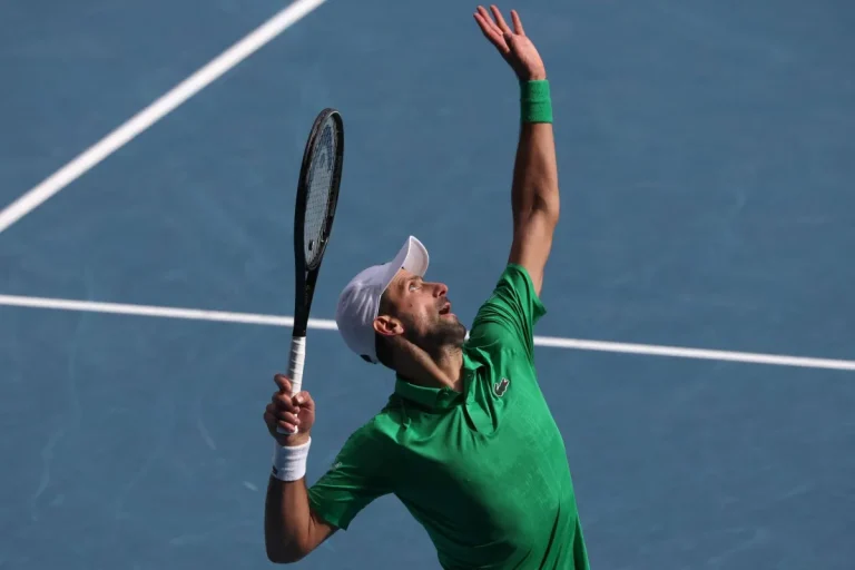 «أستراليا المفتوحة»: ديوكوفيتش يواجه منافسه اللدود سينر في نصف النهائي