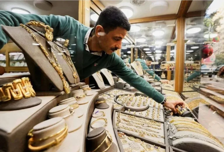 جنون الذهب يؤرق الحالمين بالزواج في مصر