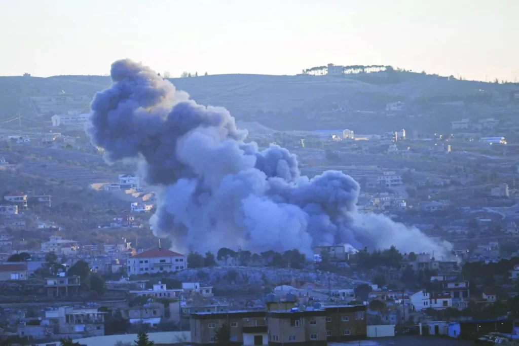 الجيش الإسرائيلي يعلن استهداف عنصر بـ«حزب الله» في جنوب البلاد