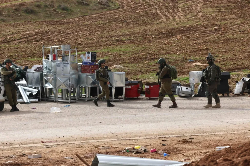 إسرائيل: قتيل بنيران الجيش في الضفة الغربية بعد تعرض قواته للرشق بالحجارة