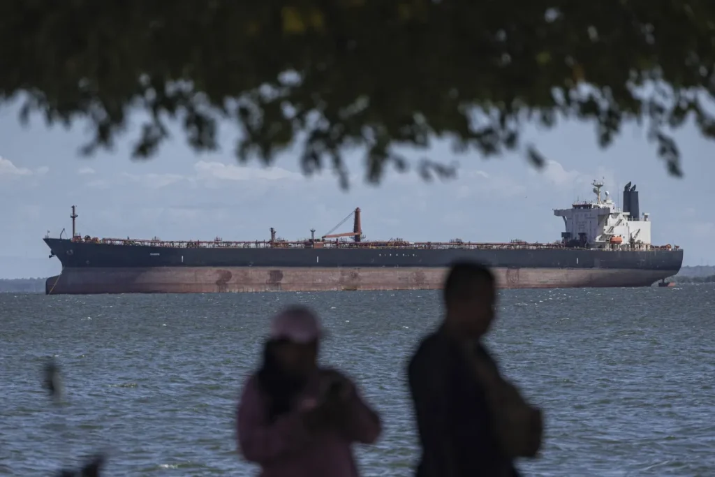 «صحيفة»: غواصة روسية ترافق ناقلة نفط حاولت أميركا الاستيلاء عليها قبالة فنزويلا