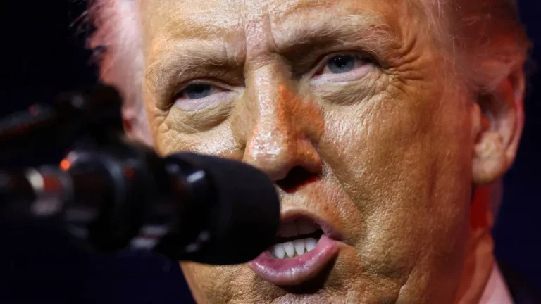 ترمب يحذر من «فوضى» قبل صدور حكم قضائي بشأن الرسوم