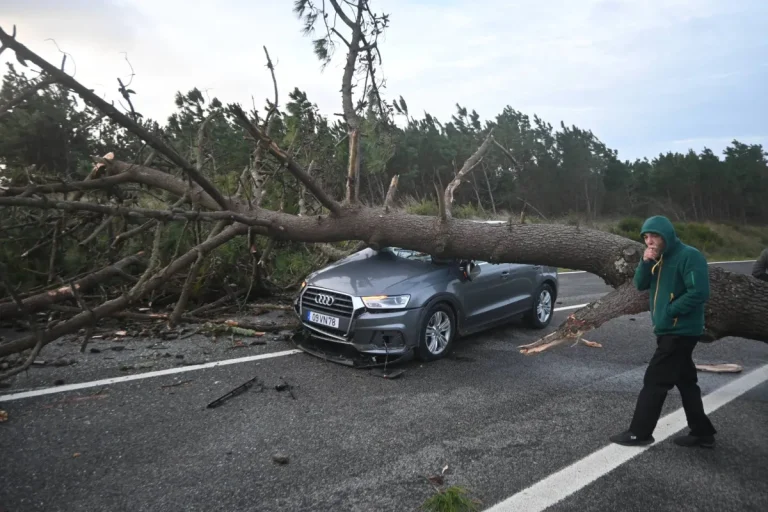 مصرع أربعة أشخاص إثر عاصفة عنيفة في البرتغال