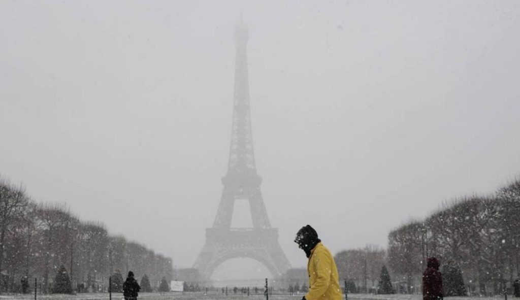  إلغاء 140 رحلة جوية في باريس بسبب الثلوج.. وتوقعات بفرض قيود كبيرة على السفر