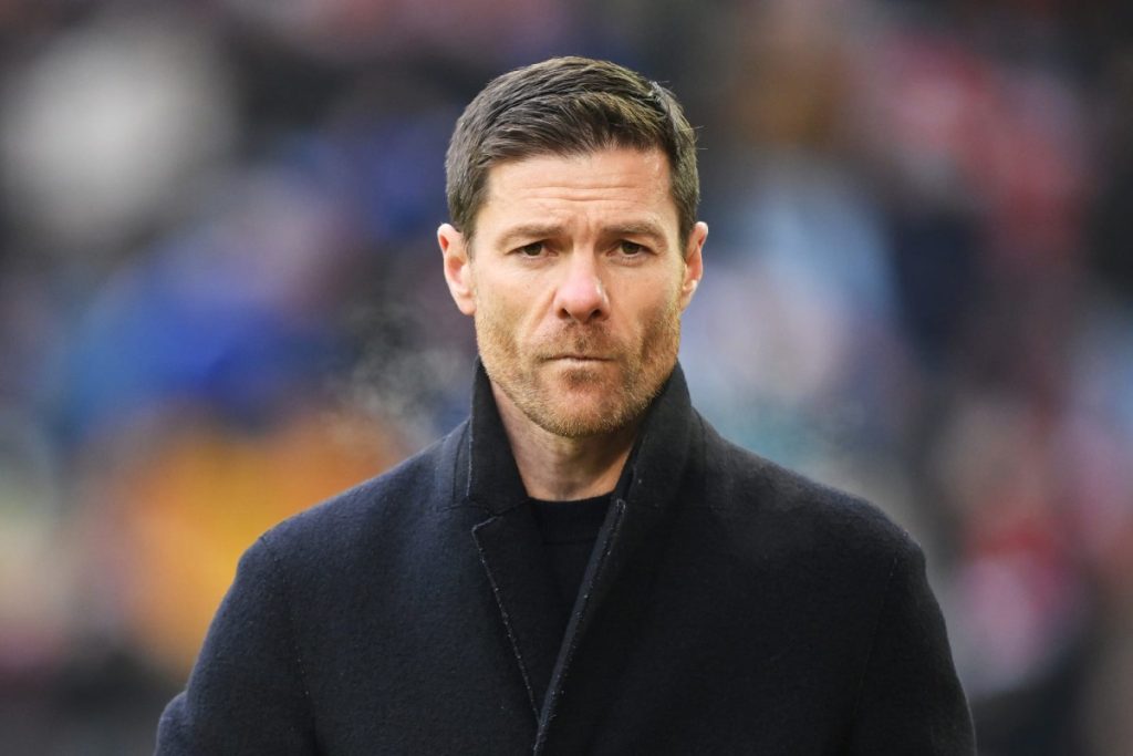 ريال مدريد يقيل مدربه تشابي ألونسو