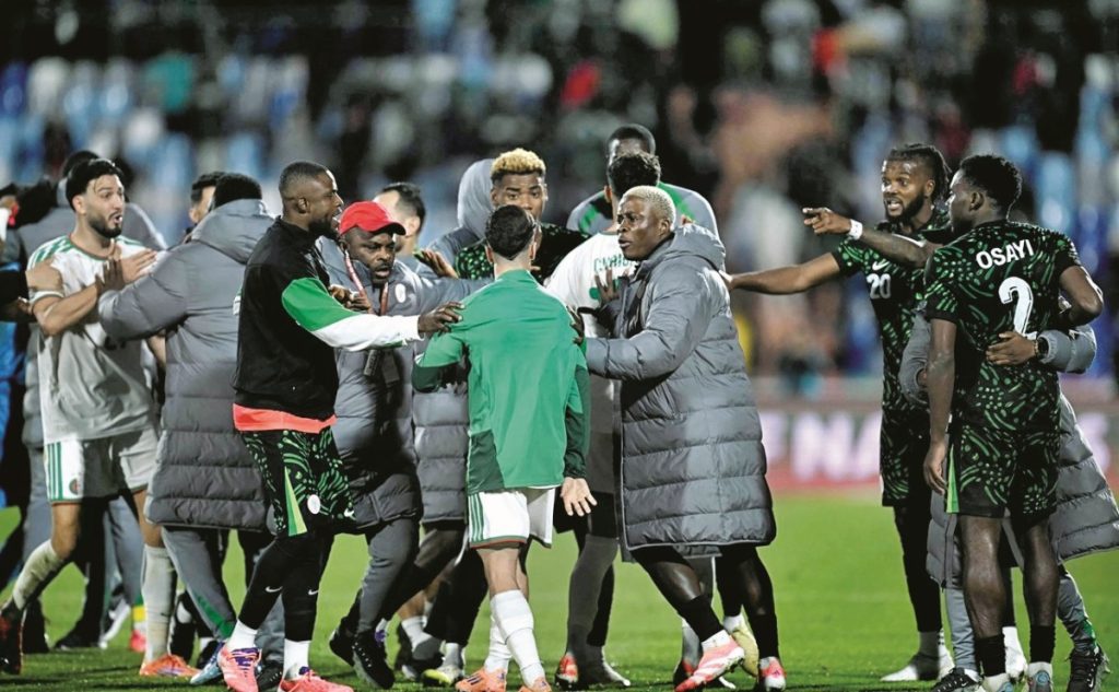  كأس أمم أفريقيا.. الكاف يفتح تحقيقاً في أحداث مباريات ربع النهائي
