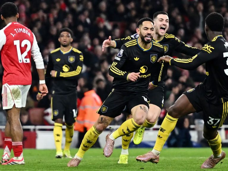  الدوري الإنجليزي.. مانشستر يونايتد يهزم آرسنال المتصدر 3 ـ 2