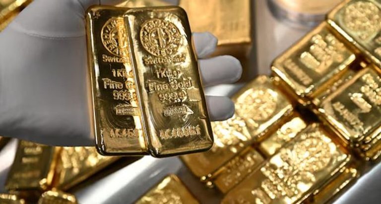 انخفاض أسعار الذهب والفضة وسط موجة بيع لجني الأرباح وقوة الدولار