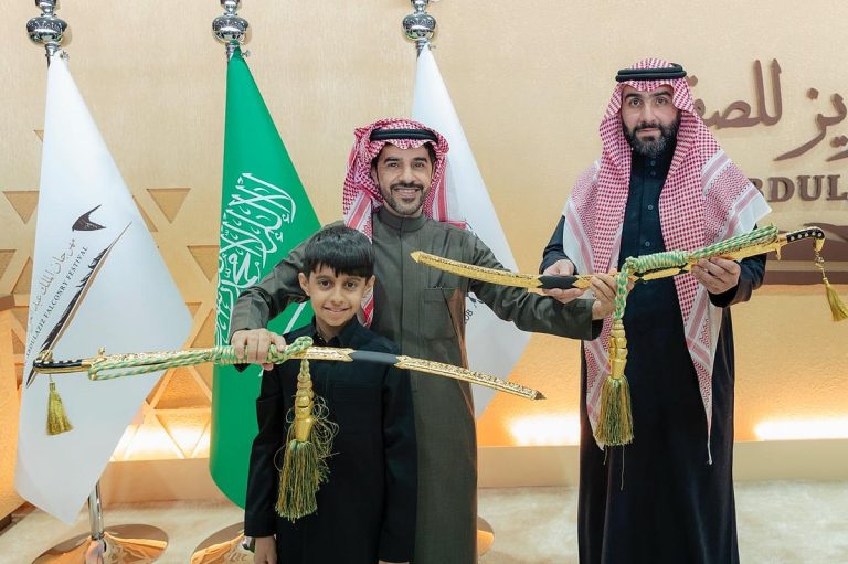 تتويج أبطال «سيف الملك» و«شلفا الملك» والفائزين في كؤوس مهرجان الملك عبدالعزيز للصقور 2025