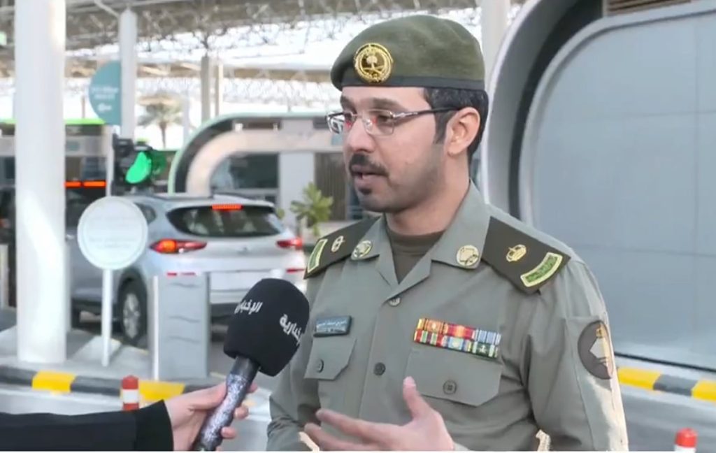 «الجوازات»: خدمة «أبشر سفر» تتيح إنهاء إجراءات السفر مسبقًا وتسهّل العبور عبر المنافذ البرية