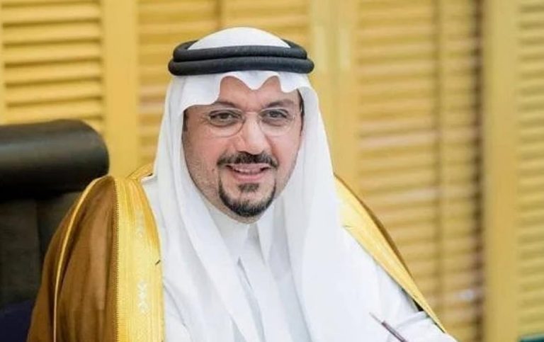 فيديو مؤثر لطفلة سودانية يهزّ القلوب.. واستجابة سريعة من أمير القصيم