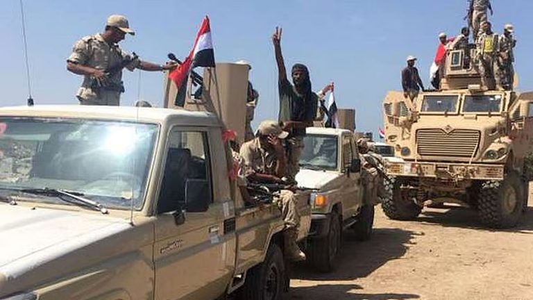 اليمن.. «ألوية العمالقة» تسلم مهام تأمين حي السفارات بعدن للأمن الوطني