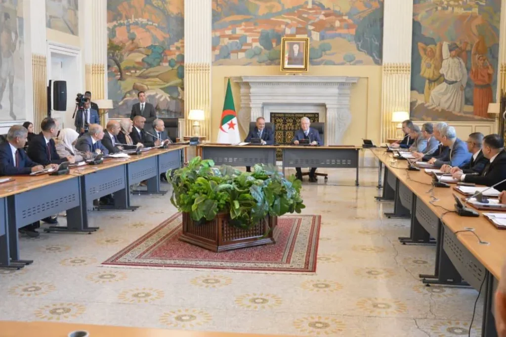 الجزائر تستعد لتمرير «نسخة مخفّفة» من قانون يُجرّم الاستعمار