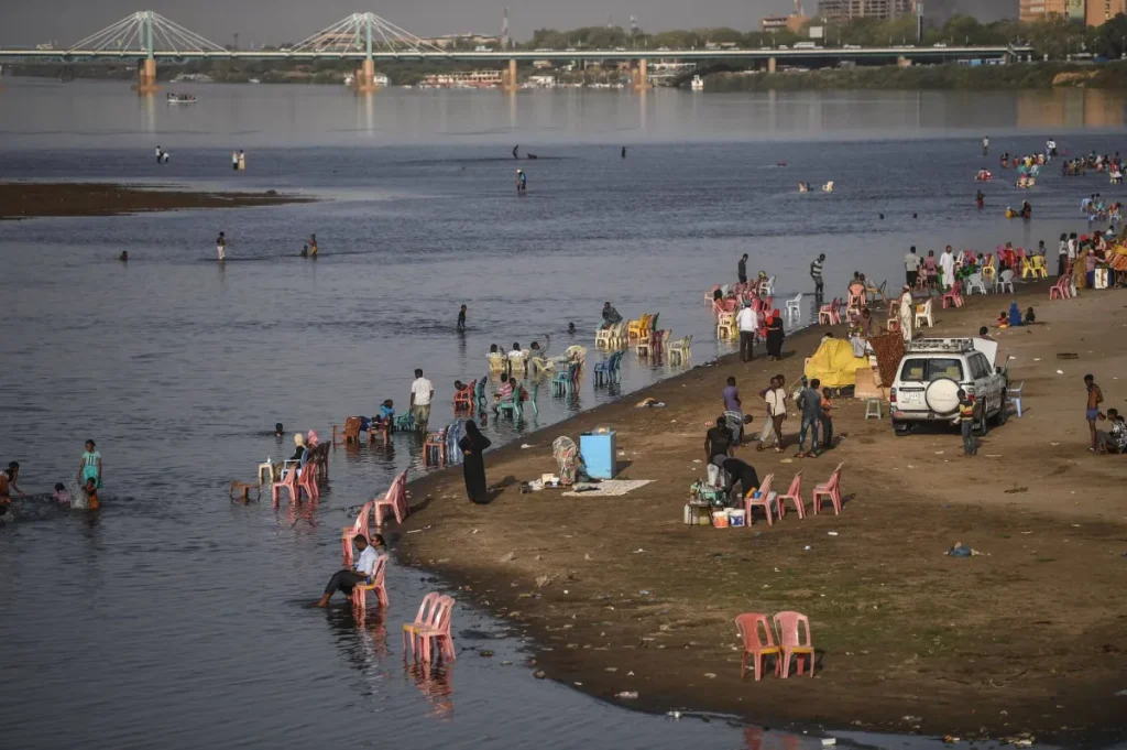 «أطباء السودان»: غرق عبارة بالنيل الأبيض تحمل 16 شخصاً