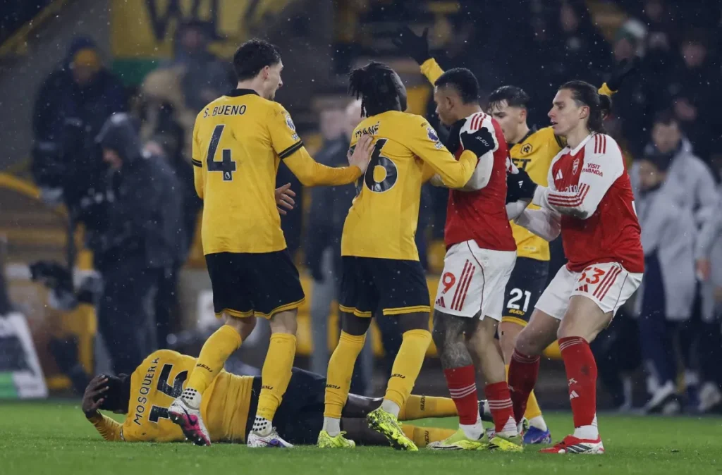 أرسنال وولفرهامبتون… تعادل و«شجار»