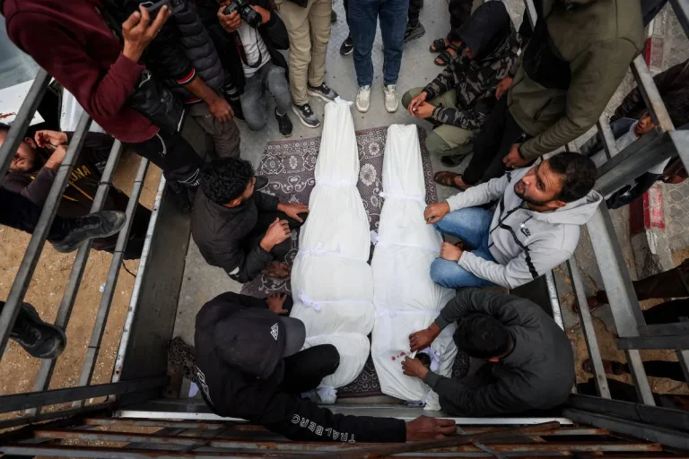 مقتل 5 أشخاص على الأقل بغارات إسرائيلية على غزة