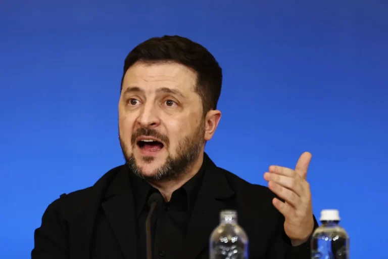 زيلينسكي وفيكو يتفقان على مناقشة الأزمة الناتجة من خط أنابيب النفط الروسي