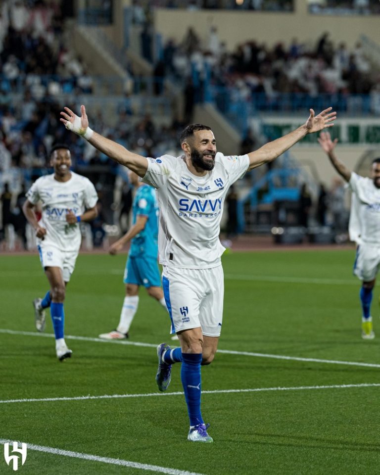 بنزيمة يدشن ظهوره الأول مع الهلال السعودي بـ"هاتريك"