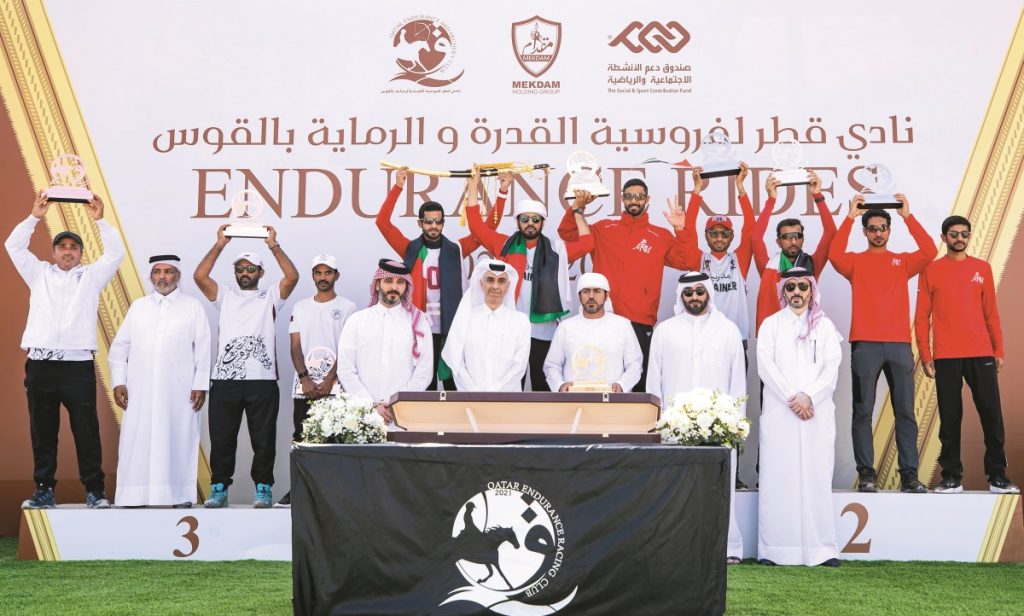  تتويج الفائزين بسباق سيف سمو الأمير لقوة التحمل