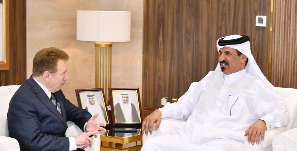 غرفة قطر تبحث فرص الاستثمار المتاحة مع غرفة التجارة الأمريكية العربية