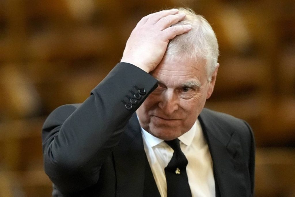 القبض على الأمير أندرو شقيق ملك بريطانيا 