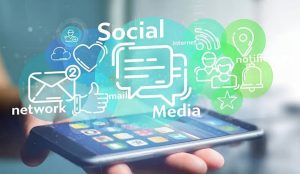 مختص: 7 تأثيرات بسبب «فخ المقارنات» في السوشيال ميديا