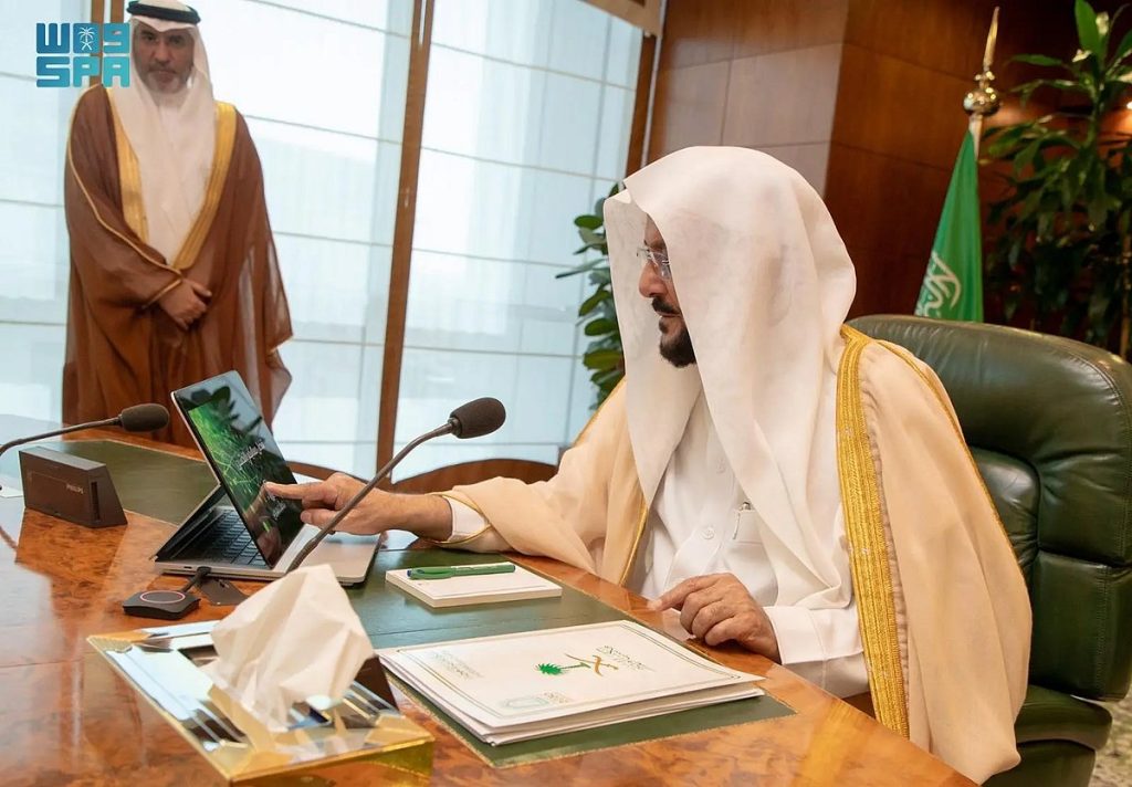 وزير الشؤون الإسلامية يدشّن عددًا من الخدمات الرقمية لرفع جودة العمل