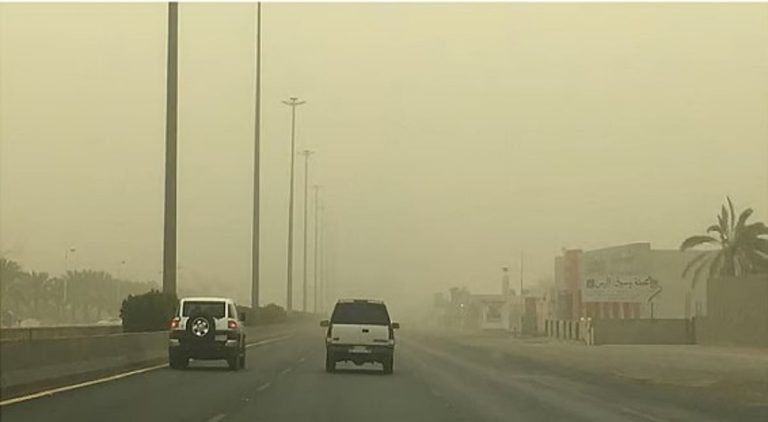 الأرصاد عن طقس الجمعة: ضباب ورياح نشطة مثيرة للأتربة والغبار على عدة مناطق