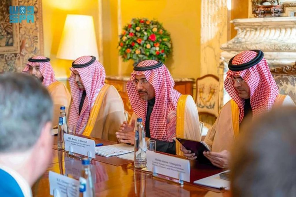 وزير الصناعة يبحث فرص تعزيز الشراكة الاقتصادية مع المفوضية الأوروبية