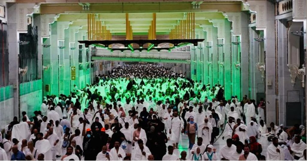 في رحاب المسجد الحرام.. منظومة تشغيلية متكاملة تُجسّد عالمية الرسالة الدينية