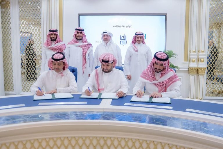 توقيع مذكرة تفاهم لتطوير فندق وشقق مخدومة ووحدات سكنية في منطقة البحيرة بمشروع “الوادي” في مدينة أبها