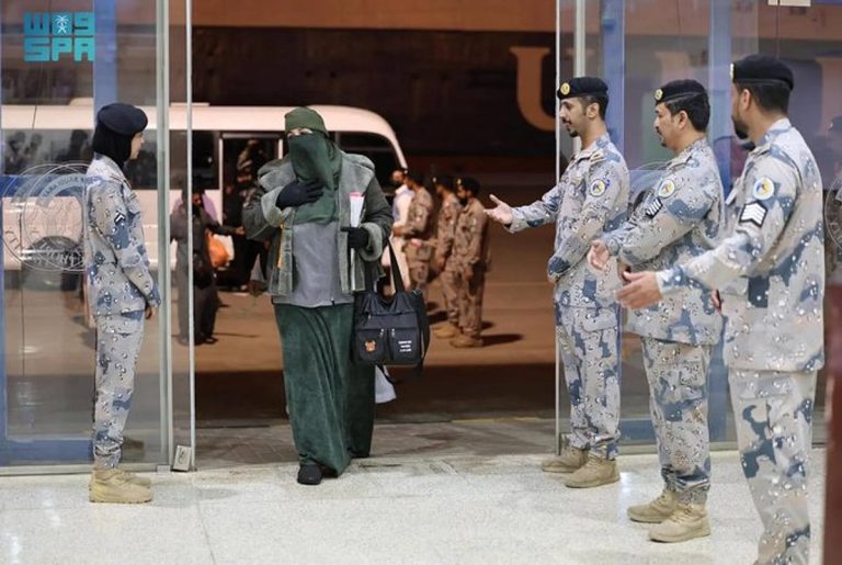 حرس الحدود يستقبل المعتمرين المصريين عبر ميناء ينبع التجاري