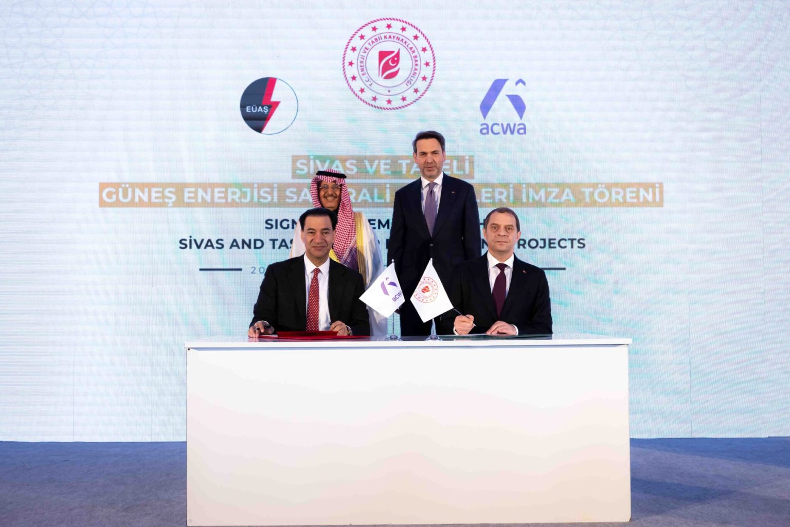 أكوا توقّع اتفاقية استثمار مبدئية لتطوير طاقة شمسية بقدرة 5 جيجاواط في تركيا